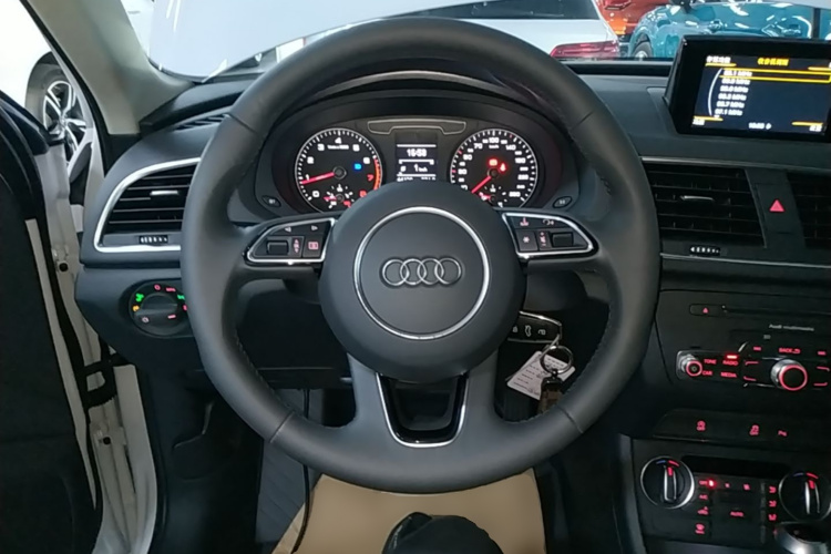 Audi Q3 2019 #11 Audi Q3 2019 car image #11