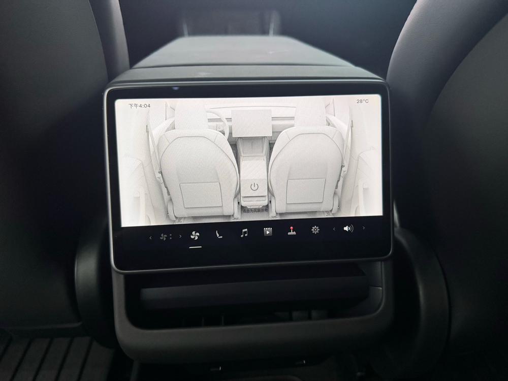 Tesla Model Y 2025 #13 Tesla Model Y 2025 car image #13