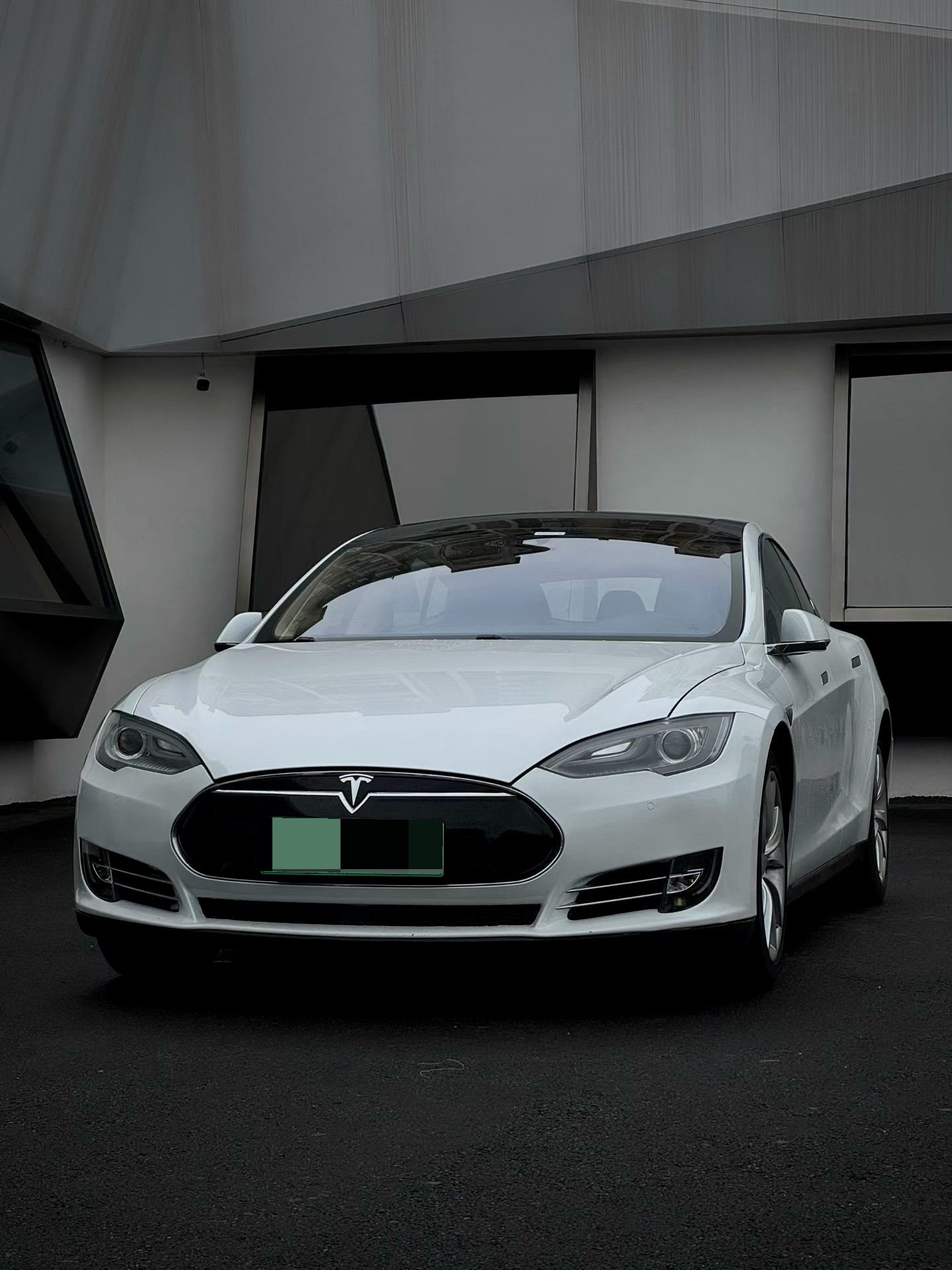 Tesla Model S 2015 Tesla Model S 2015 car image