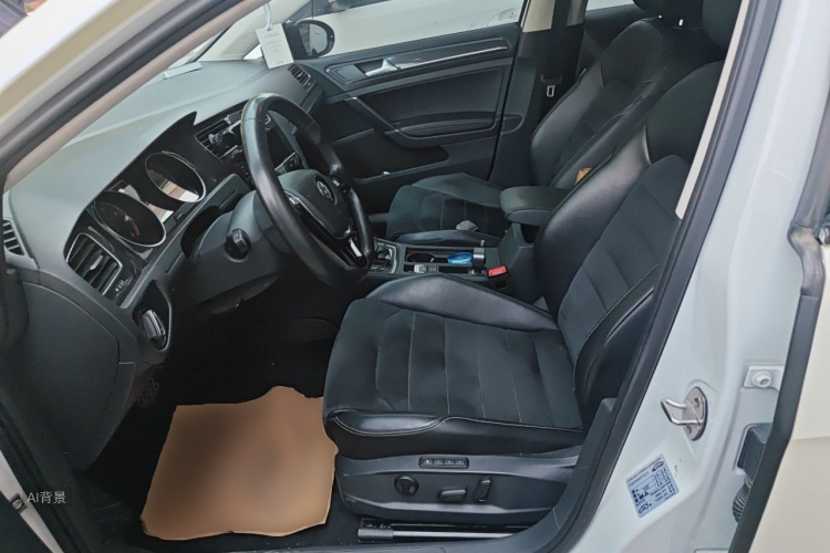 Volkswagen Golf 2019 car image #17