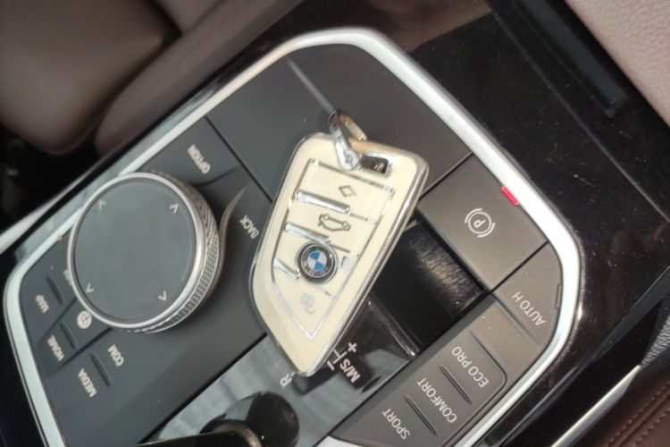 BMW 3 Series 2020 car image #14