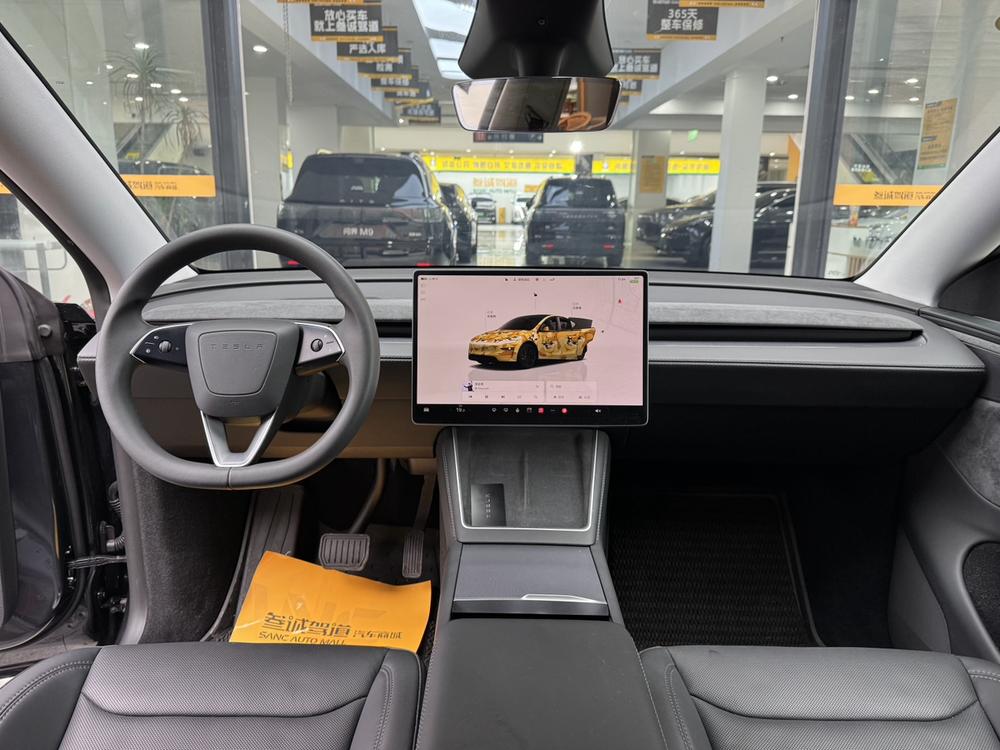 Tesla Model Y 2025 #13 Tesla Model Y 2025 car image #13