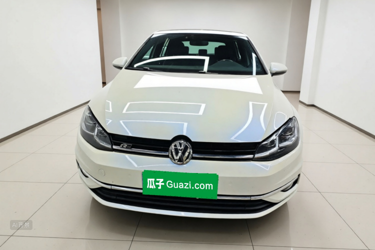 Volkswagen Golf 2018 car image #3