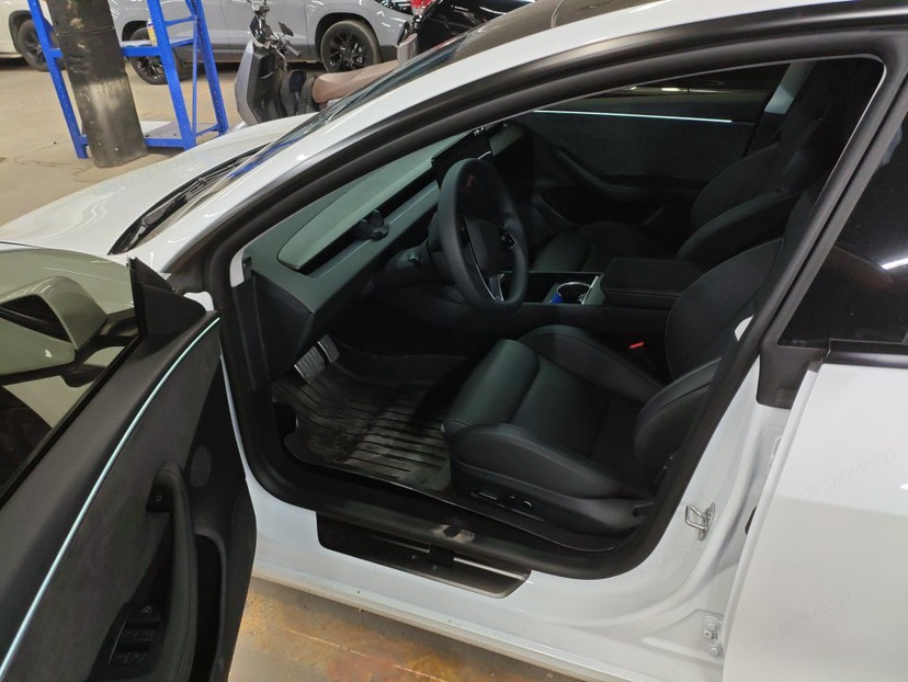 Tesla Model 3 2025 car image #5