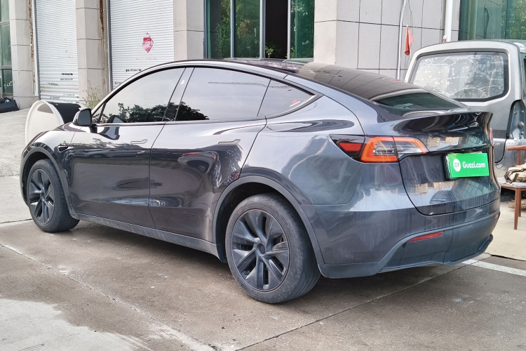Tesla Model Y 2024 #7 Tesla Model Y 2024 immagine di auto #7