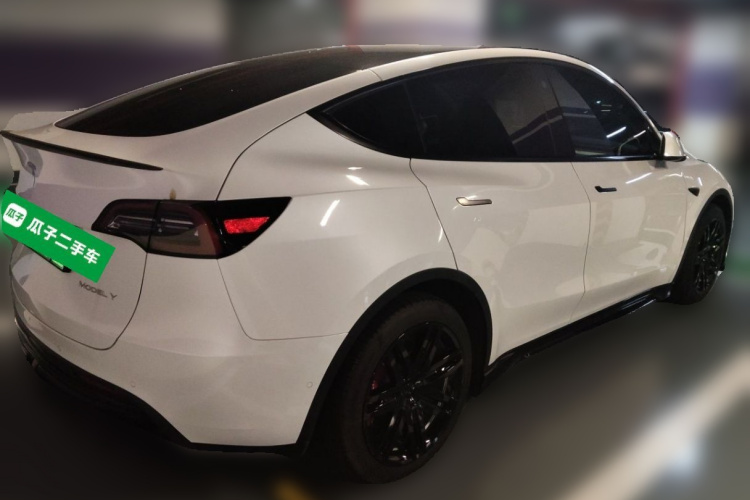 Tesla Model Y 2022 car image #5