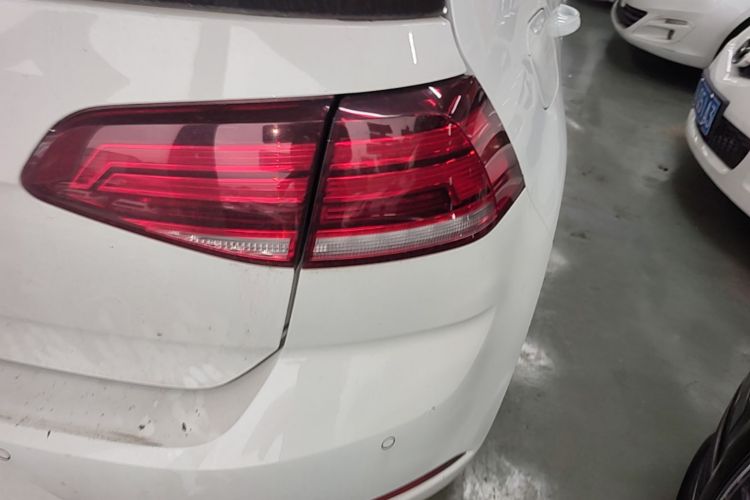 Volkswagen Golf 2020 car image #8