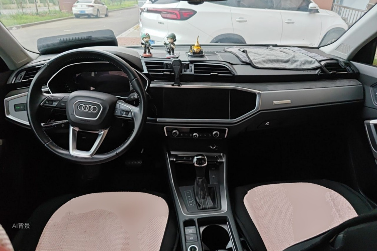 Audi Q3 2022 car image #11