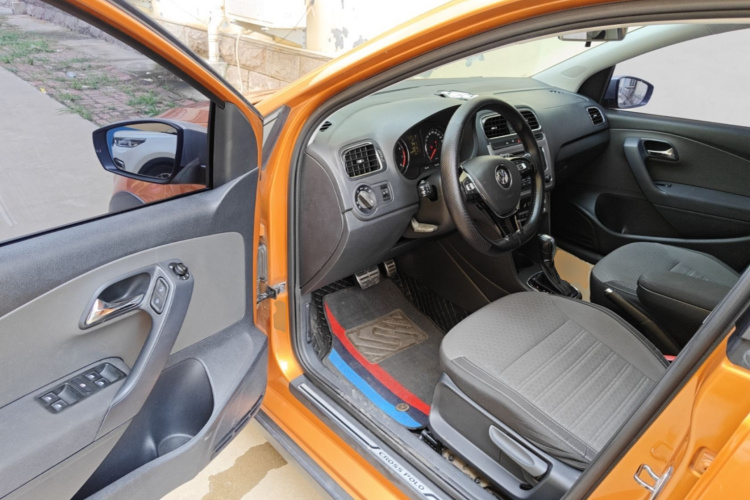 Volkswagen Polo 2016 car image #16