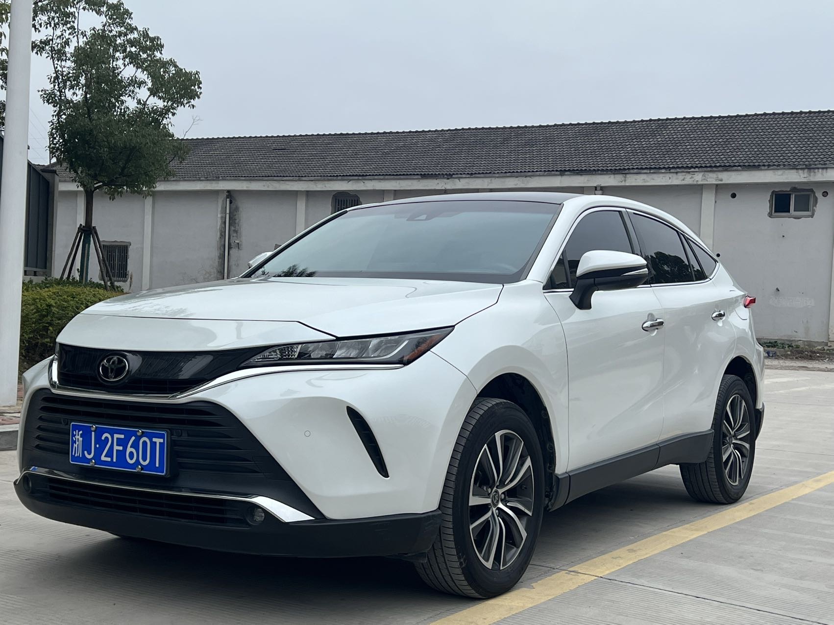 Toyota Harrier 2021 car image 