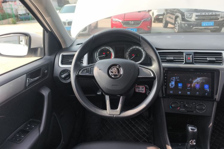 Skoda Rapid 2020 image de voiture #11
