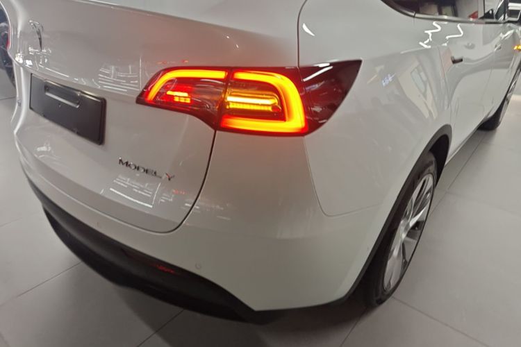 Tesla Model Y 2022 #8 Tesla Model Y 2022 car image #8
