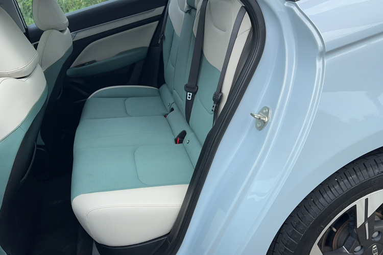 GEELY Emgrand L HiP 2022 car image #12