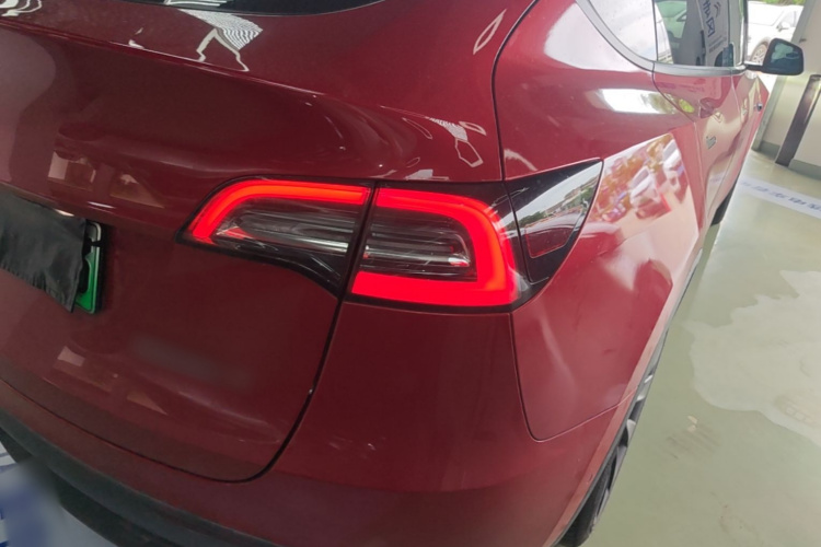 Tesla Model Y 2021 car image #8