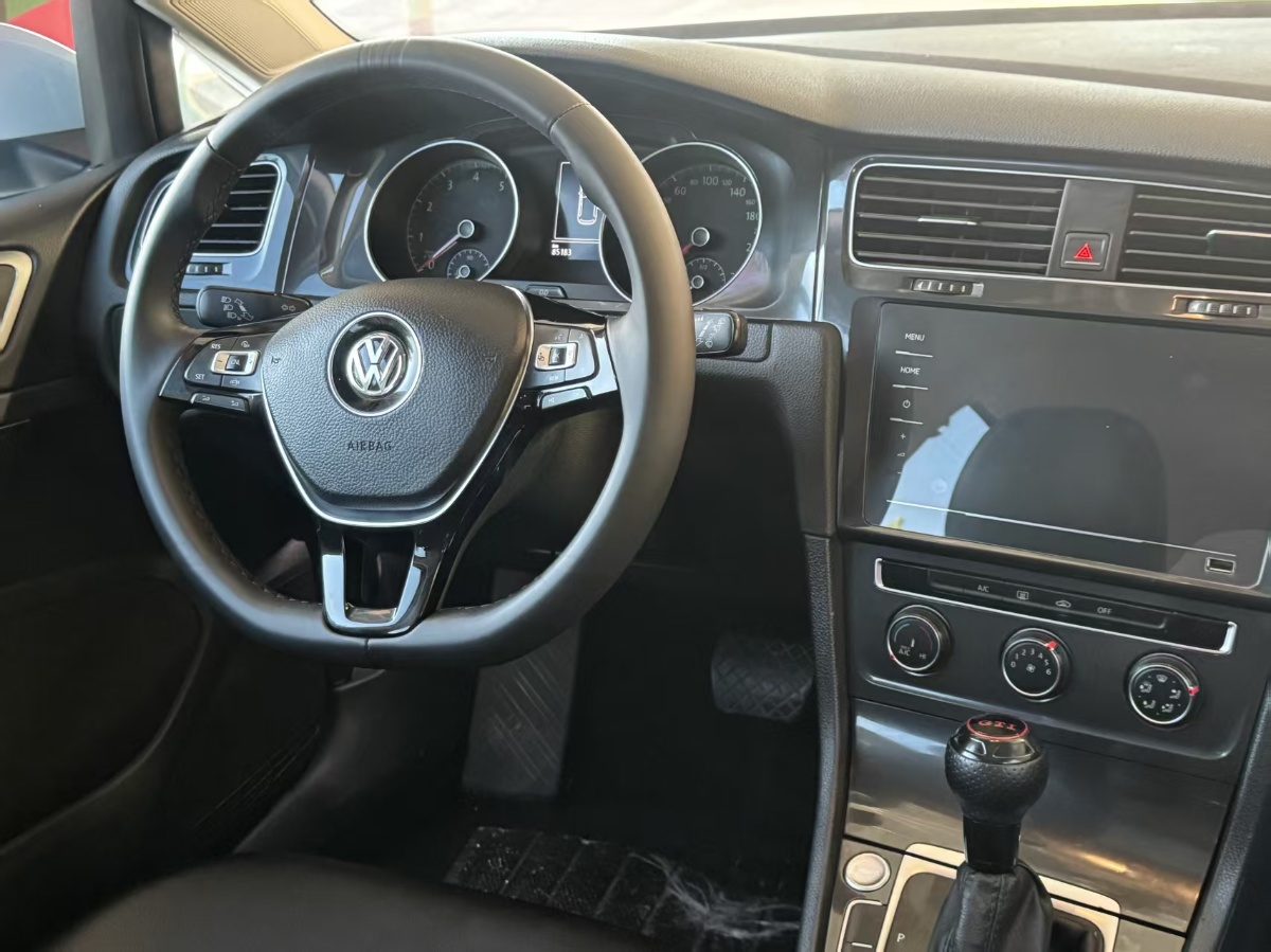 Volkswagen Golf 2020 car image #9