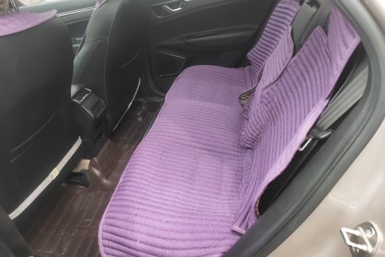 GEELY Emgrand GS 2016 car image #17