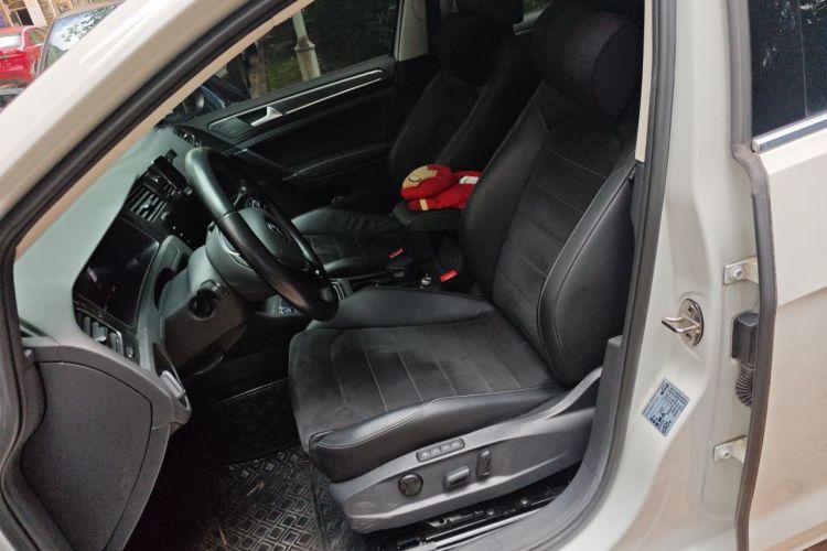 Volkswagen Golf 2020 car image #15