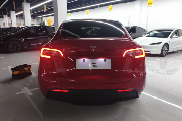 Tesla Model Y 2022 #6 Tesla Model Y 2022 immagine di auto #6