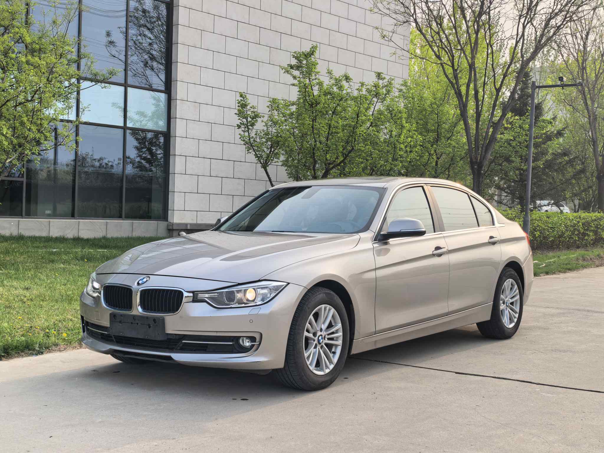 BMW 3 Series 2012 car image #2