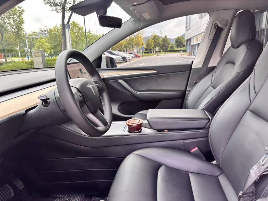 Tesla Model Y 2021 #7 Tesla Model Y 2021 car image #7