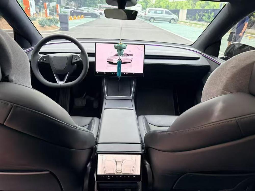 Tesla Model Y 2026 #8 Tesla Model Y 2026 car image #8