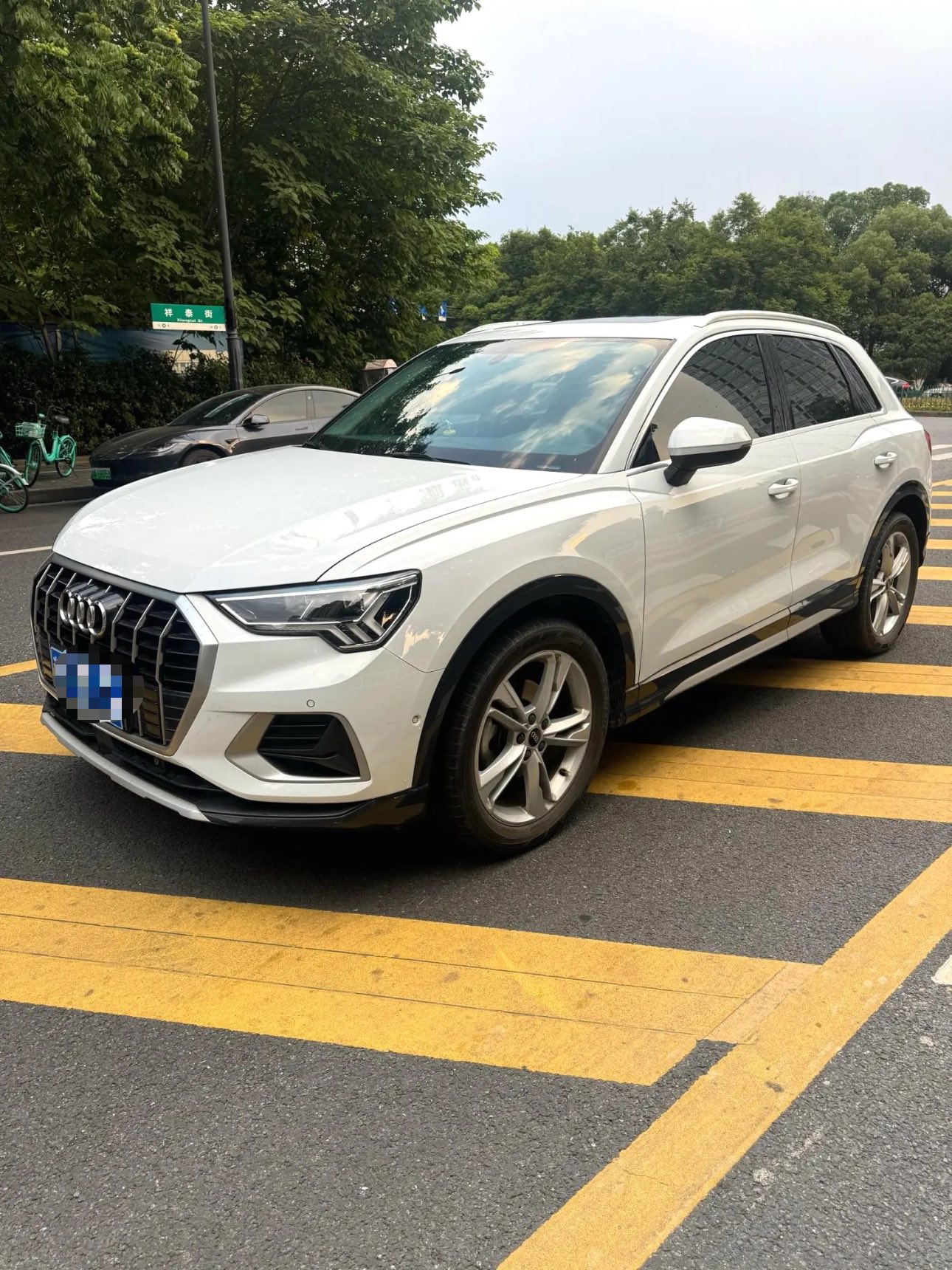 Audi Q3 2022 car image 