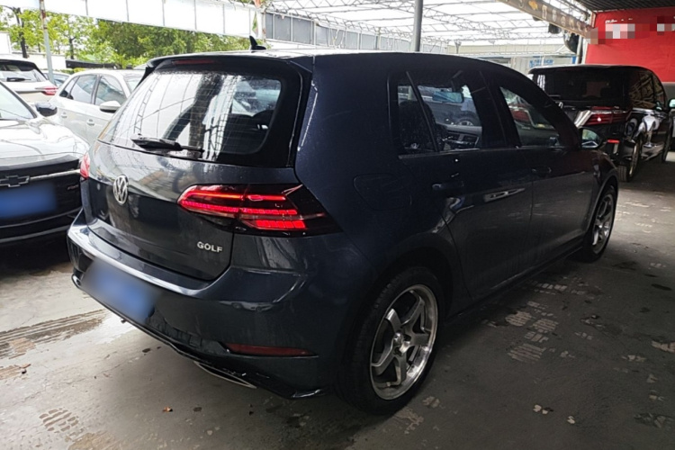 Volkswagen Golf 2020 car image #7