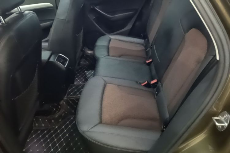 Audi Q3 2019 car image #17