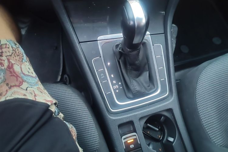 Volkswagen Golf 2019 car image #16