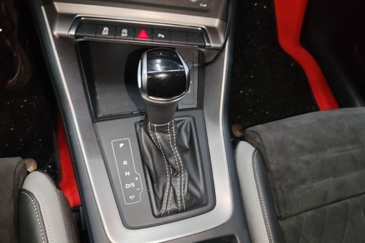 Audi Q3 2022 car image #14