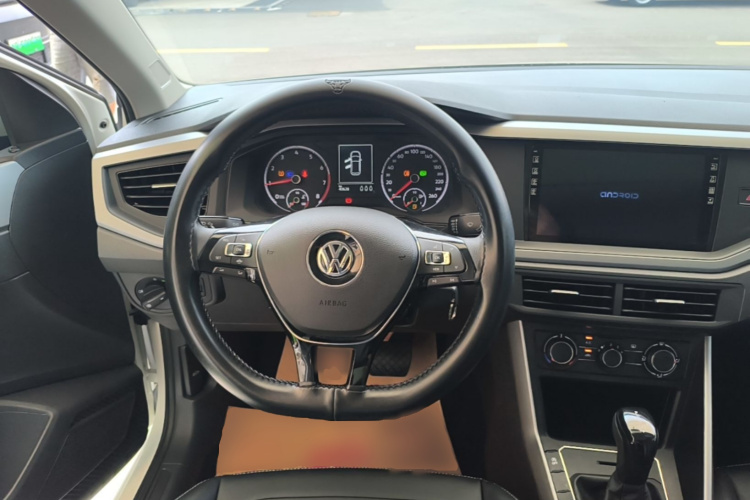 Volkswagen Polo 2021 car image #11