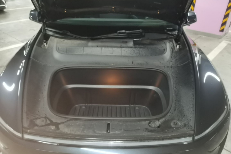 Tesla Model Y 2025 #20 Tesla Model Y 2025 car image #20