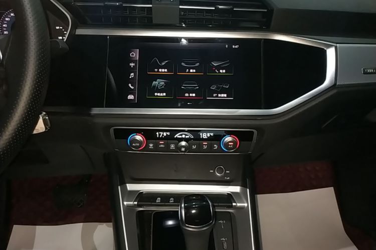 Audi Q3 2021 car image #13