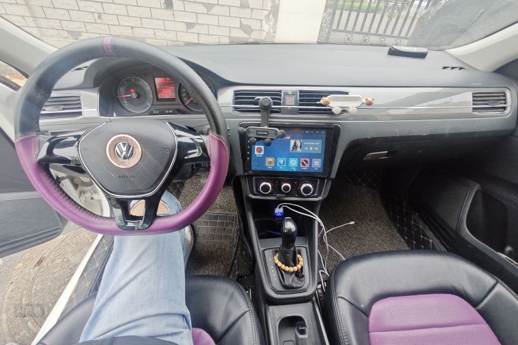 Volkswagen Santana 2017 car image #11