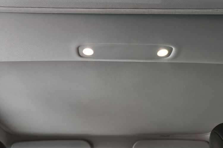 Tesla Model 3 2021 car image #18