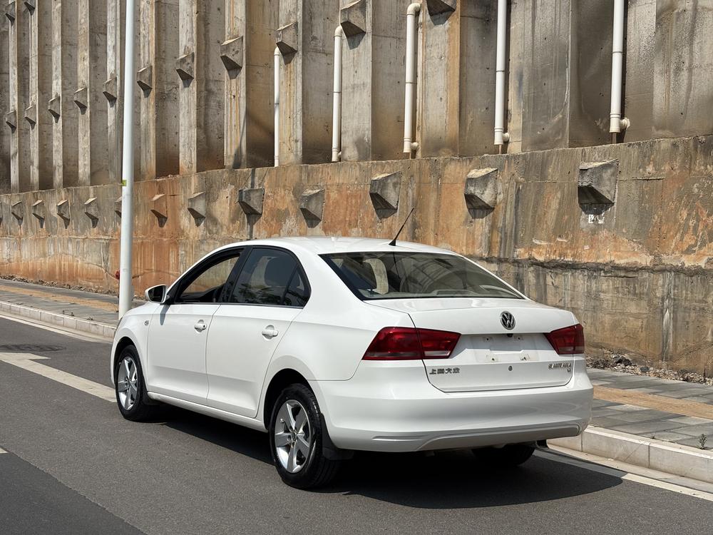Volkswagen Santana 2013 car image #4