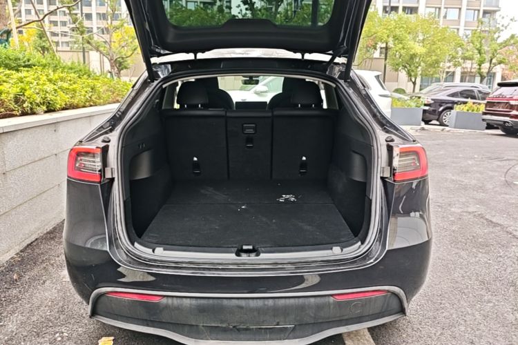 Tesla Model Y 2024 #19 Tesla Model Y 2024 car image #19