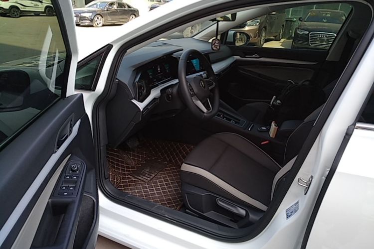 Volkswagen Golf 2022 car image #16