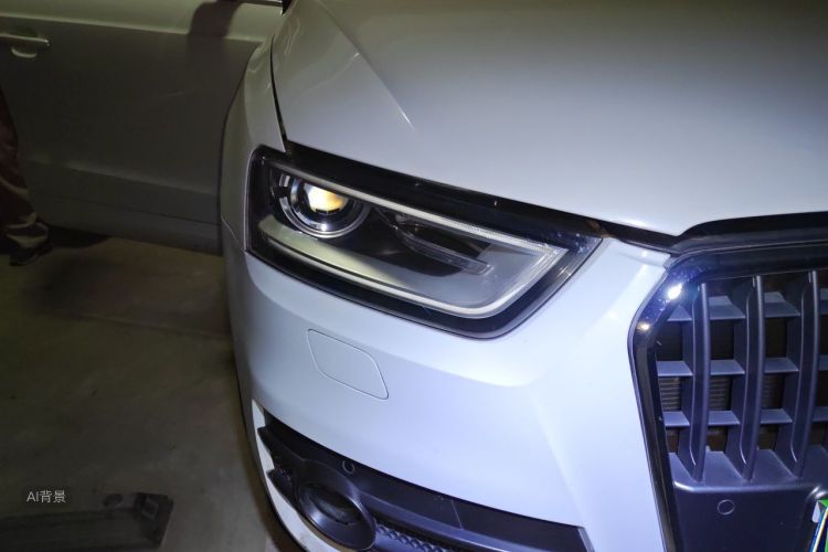 Audi Q3 2015 car image #8