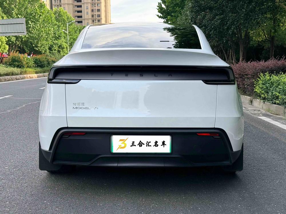 Tesla Model Y 2025 car image #4