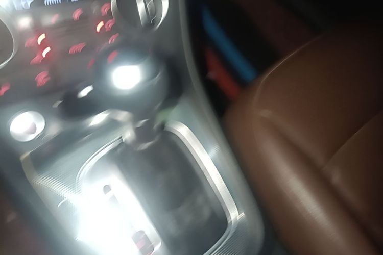 Audi Q3 2018 car image #14
