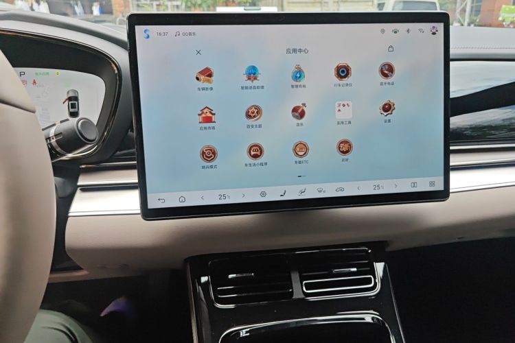 BYD Han 2025 car image #13