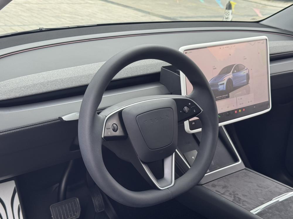 Tesla Model Y 2025 #23 Tesla Model Y 2025 immagine di auto #23