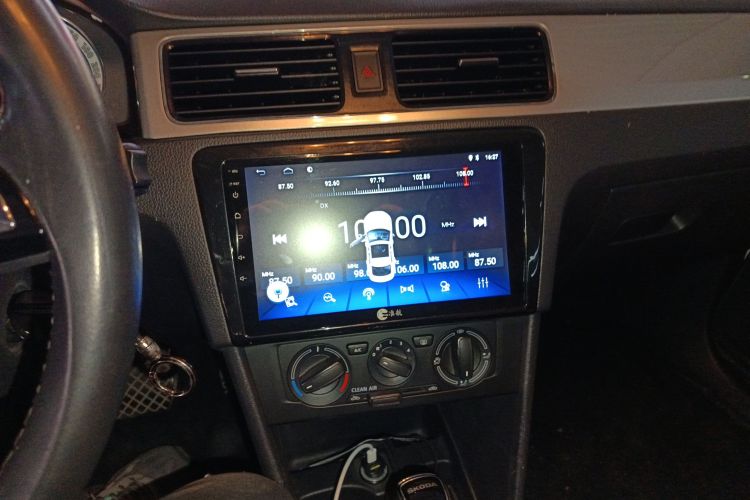 Skoda Rapid 2018 image de voiture #17
