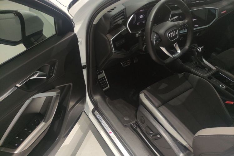 Audi Q3 2023 car image #16