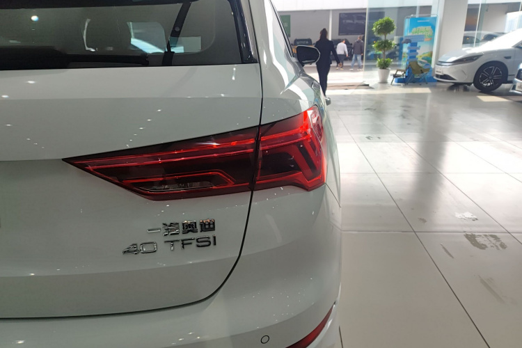 Audi Q3 2023 #8 Audi Q3 2023 car image #8