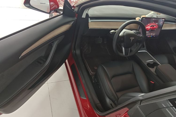 Tesla Model 3 2022 car image #16