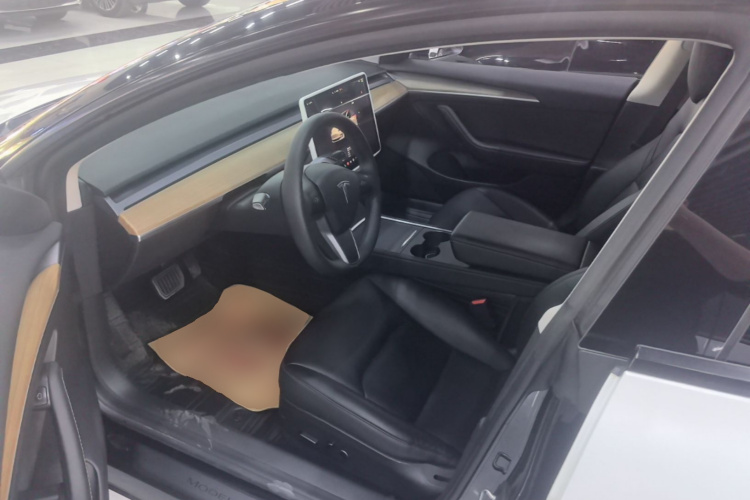 Tesla Model 3 2022 car image #16