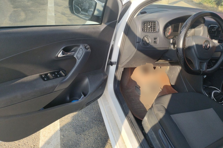 Volkswagen Polo 2016 car image #9