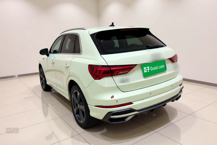 Audi Q3 2019 car image #5